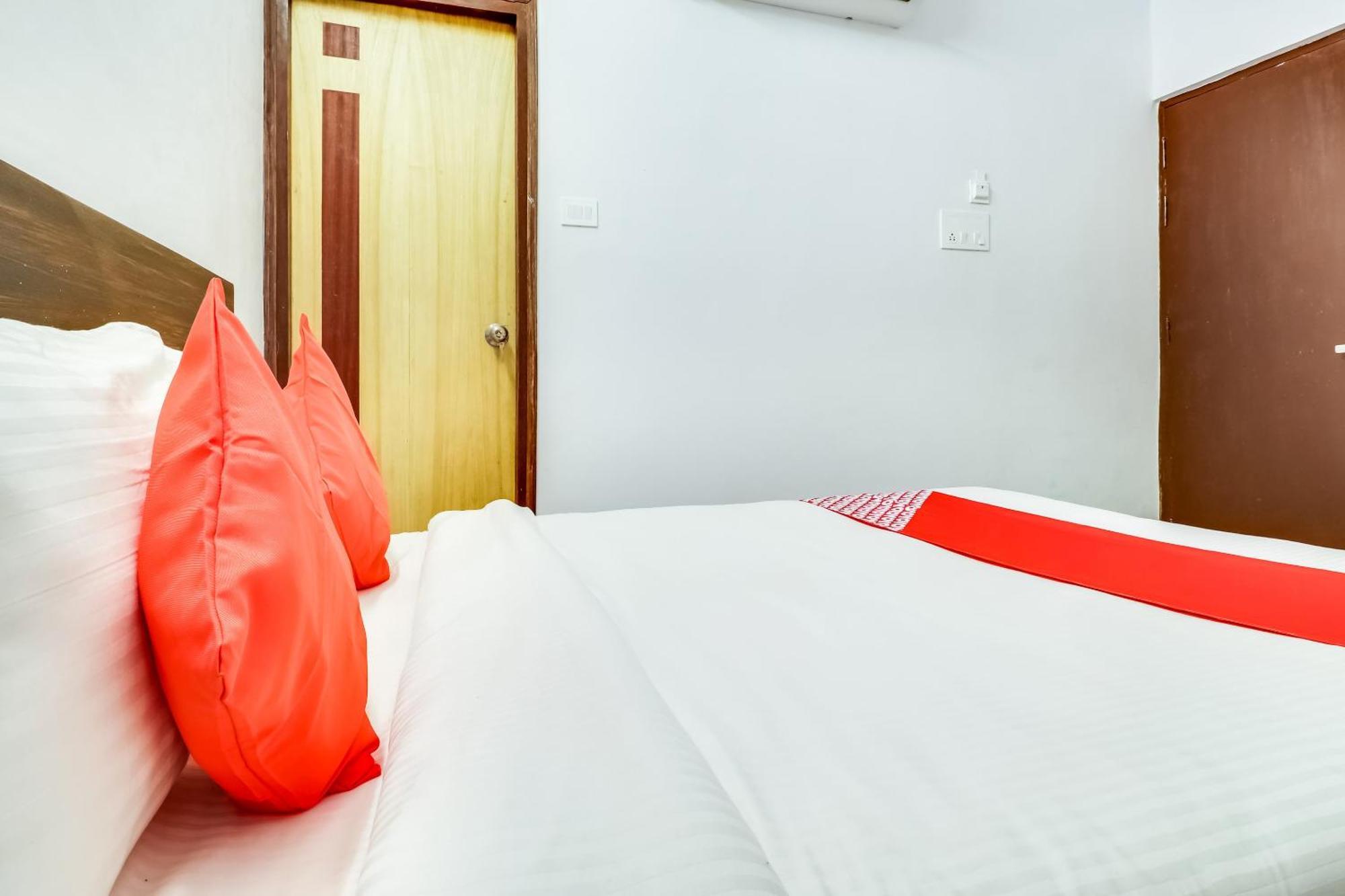 Hotel O The Velvet Chinhat Tiraha Buitenkant foto