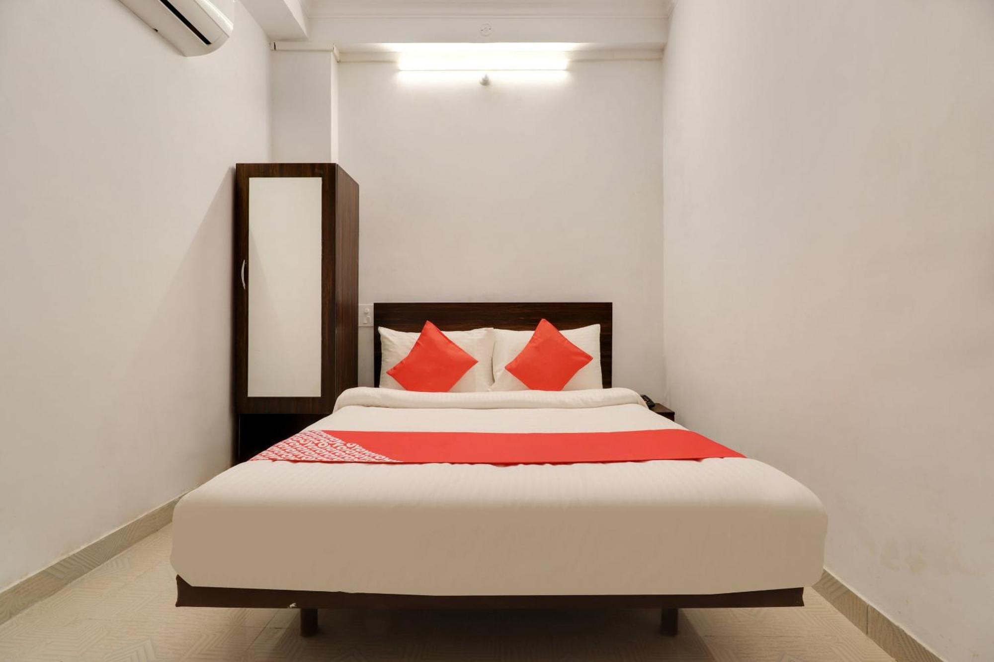 Hotel O The Velvet Chinhat Tiraha Buitenkant foto