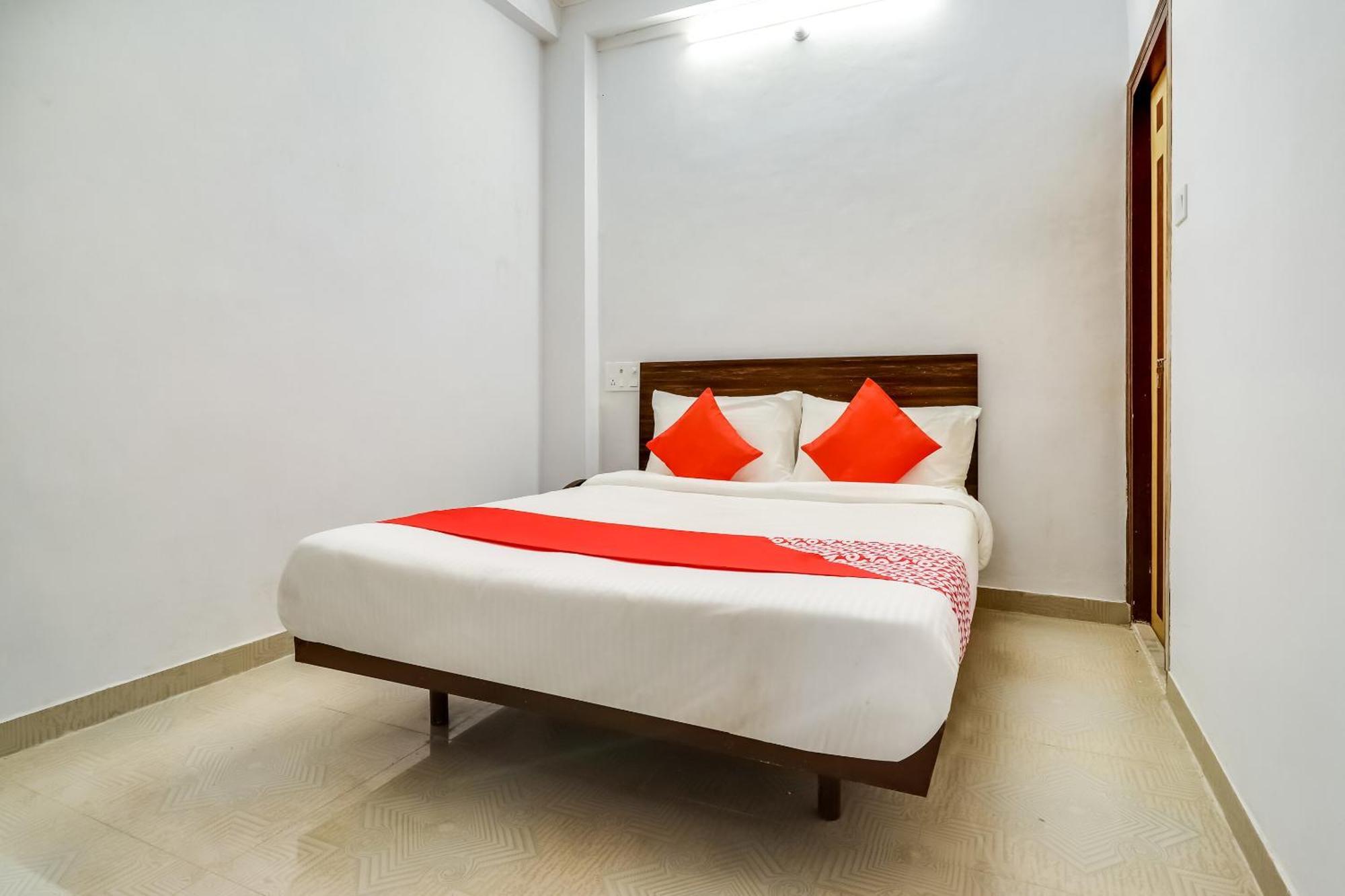 Hotel O The Velvet Chinhat Tiraha Buitenkant foto