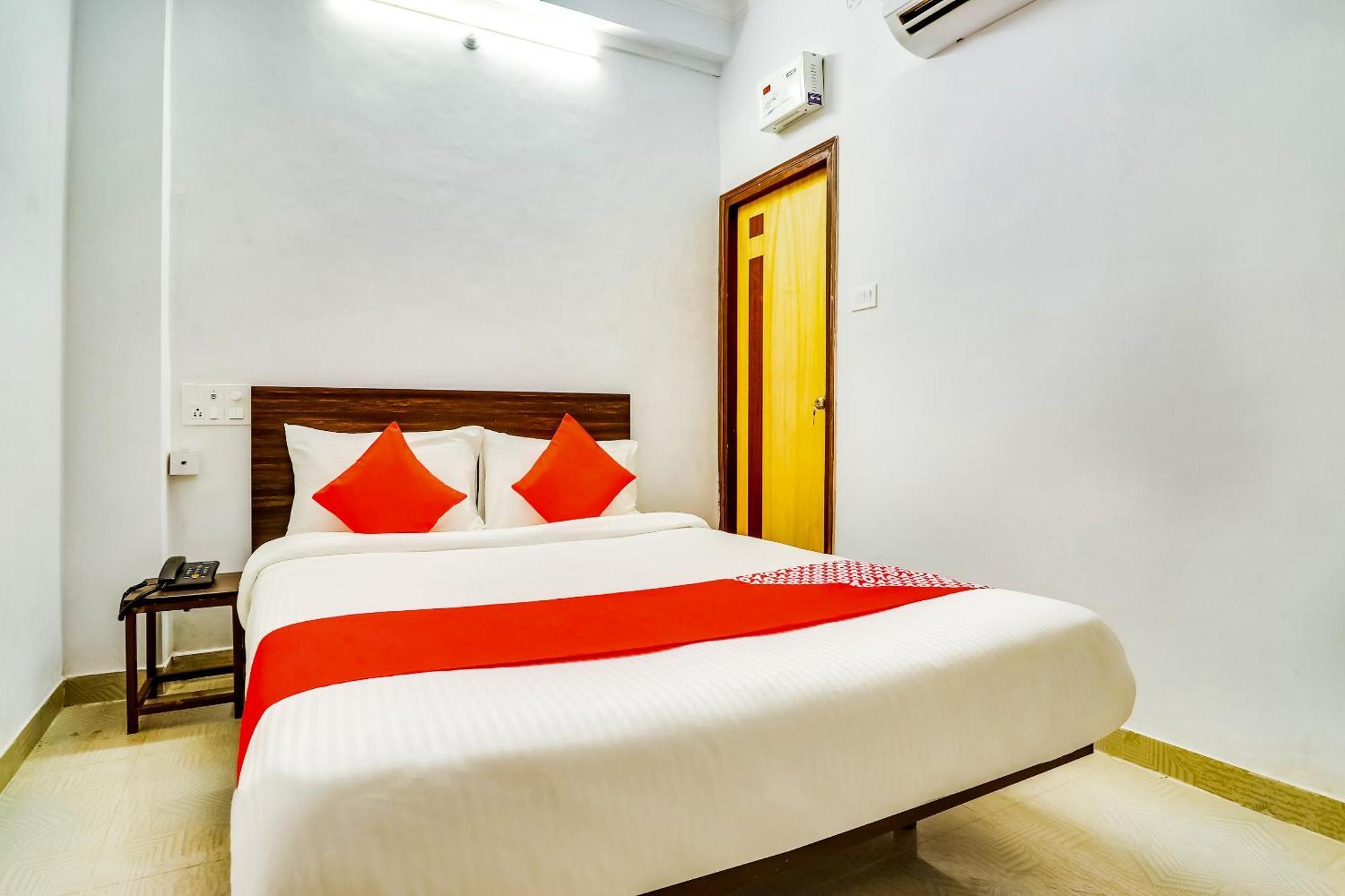 Hotel O The Velvet Chinhat Tiraha Buitenkant foto