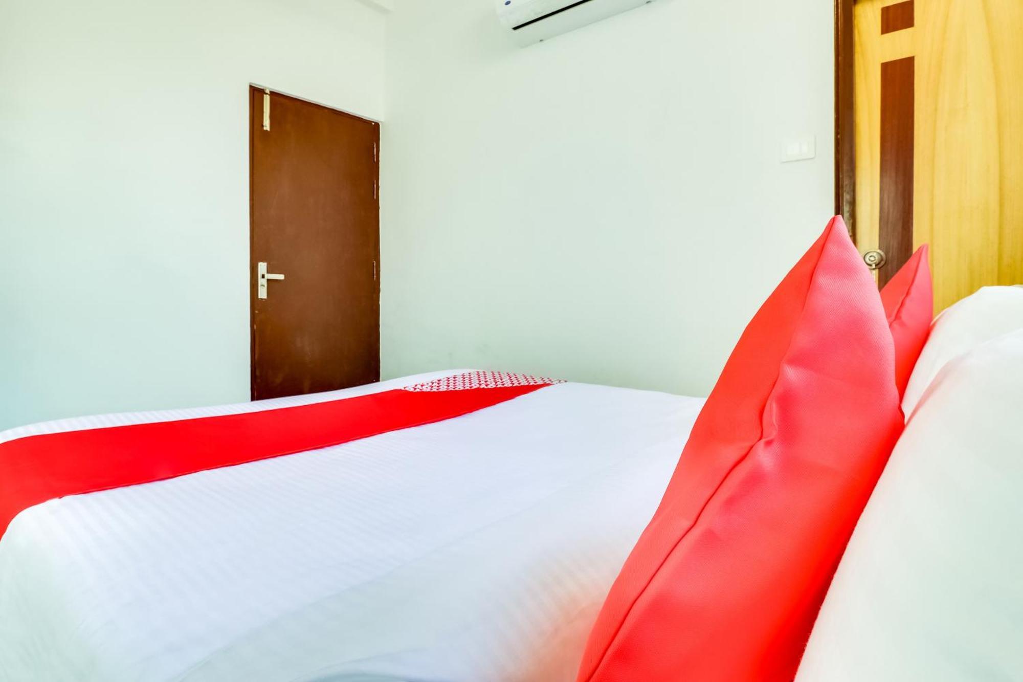 Hotel O The Velvet Chinhat Tiraha Buitenkant foto